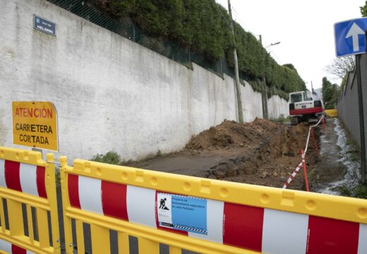 Prosegue a ampliación da rede de saneamento da Zapateira na que se invisten máis de 500.000 euros